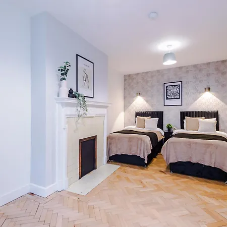 Central York Penthouse With Private Roof Terrace 아파트