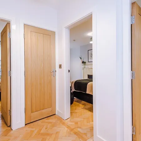 Central York Penthouse With Private Roof Terrace 아파트