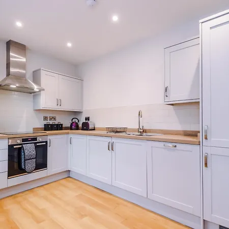 Central York Penthouse With Private Roof Terrace