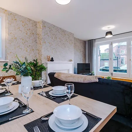 Central York Penthouse With Private Roof Terrace 아파트 요크