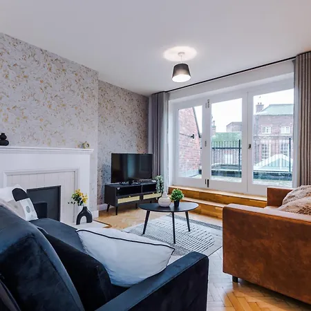 Central York Penthouse With Private Roof Terrace York