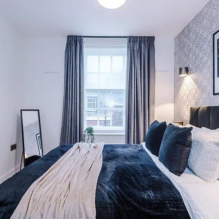 Central York Penthouse With Private Roof Terrace