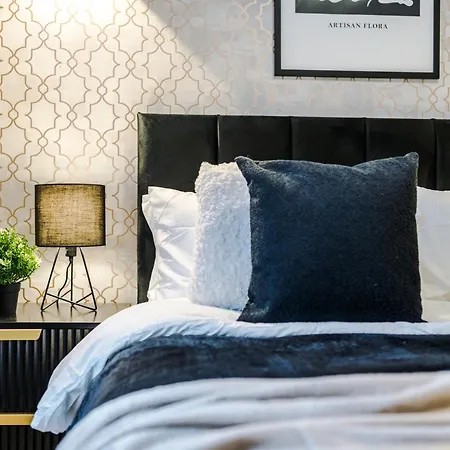 Central York Penthouse With Private Roof Terrace 아파트 *