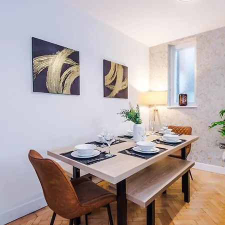 Central York Penthouse With Private Roof Terrace 아파트 *