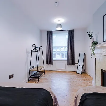 Central York Penthouse With Private Roof Terrace *