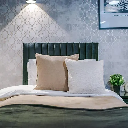 Central York Penthouse With Private Roof Terrace 아파트