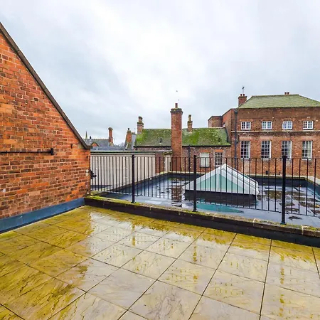 Central York Penthouse With Private Roof Terrace *