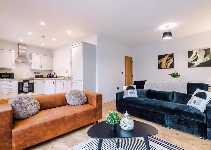 Central York Penthouse With Private Roof Terrace