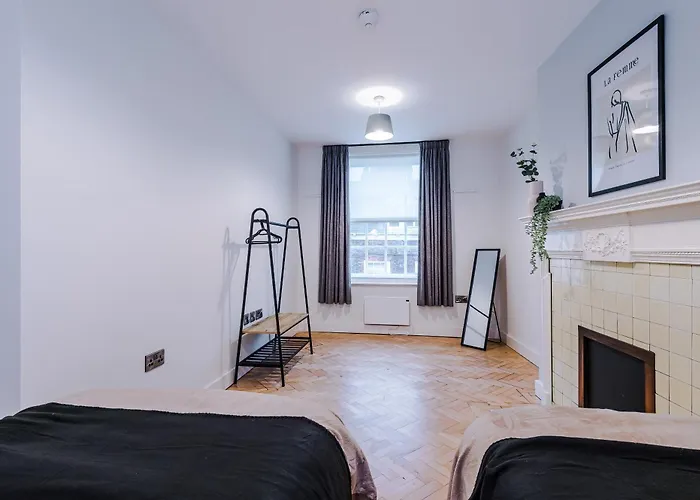 Central York Penthouse With Private Roof Terrace *