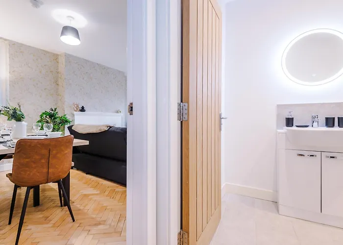 Central York Penthouse With Private Roof Terrace *