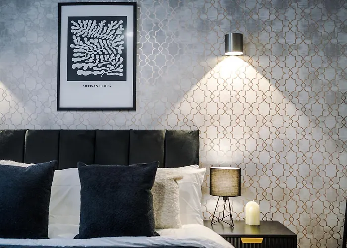 Central York Penthouse With Private Roof Terrace