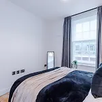 Central York Penthouse With Private Roof Terrace *