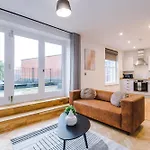 Central York Penthouse With Private Roof Terrace *