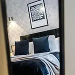 Central York Penthouse With Private Roof Terrace 아파트 *