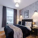 Central York Penthouse With Private Roof Terrace 아파트 *