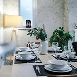 Central York Penthouse With Private Roof Terrace *