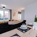 Central York Penthouse With Private Roof Terrace 아파트