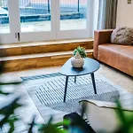 Central York Penthouse With Private Roof Terrace 아파트