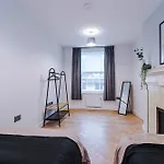 Central York Penthouse With Private Roof Terrace *