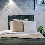 Central York Penthouse With Private Roof Terrace 아파트