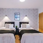Central York Penthouse With Private Roof Terrace 아파트 요크