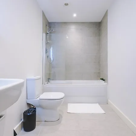 Central York Penthouse With Private Roof Terrace * Йорк
