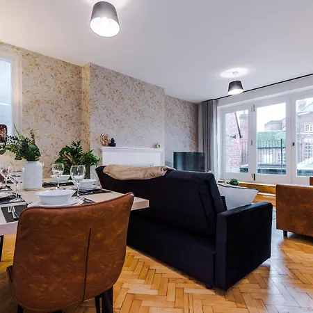 Central York Penthouse With Private Roof Terrace Апартаменты