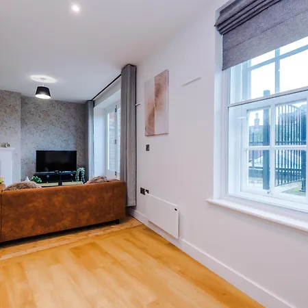 Central York Penthouse With Private Roof Terrace شقة *