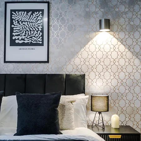 Central York Penthouse With Private Roof Terrace